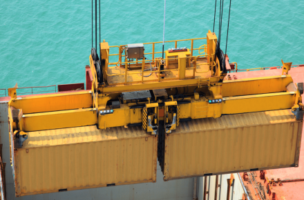 Navigating Global Trade Challenges for Logistics